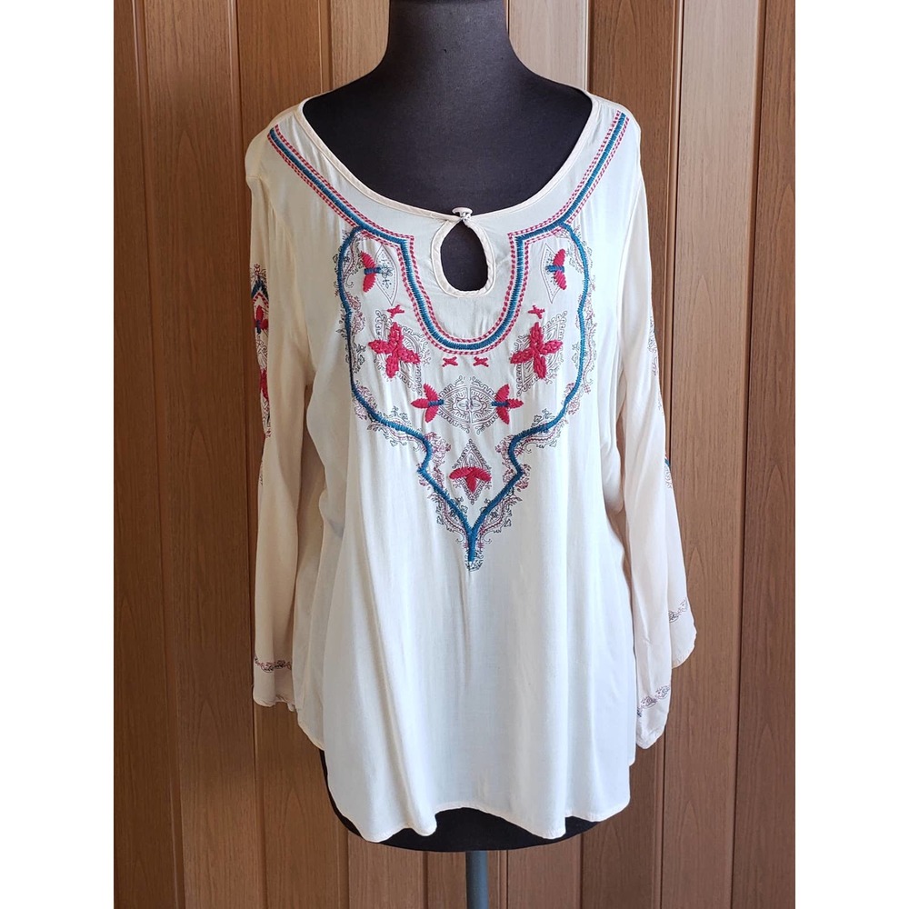 Energē World Wear size medium cream/ multicolored long sleeve knit top